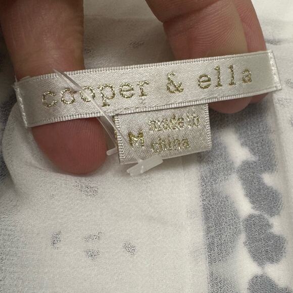 Cooper & Ella White Blue Dot V-Neck Short Sleeve Romper Women’s Medium - Picture 4 of 10